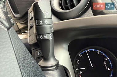 Внедорожник / Кроссовер Toyota RAV4 2017 в 