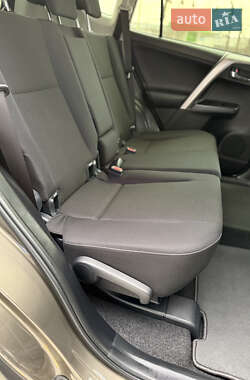 Внедорожник / Кроссовер Toyota RAV4 2017 в 