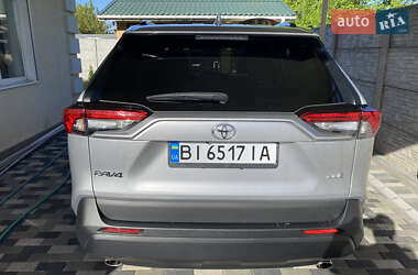 Внедорожник / Кроссовер Toyota RAV4 2021 в 