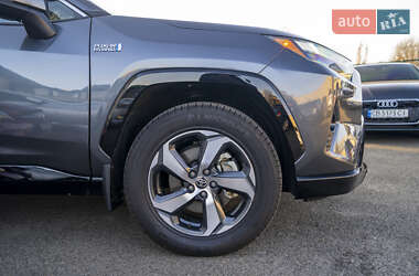 Позашляховик / Кросовер Toyota RAV4 2021 в 