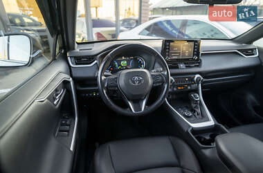 Позашляховик / Кросовер Toyota RAV4 2021 в 