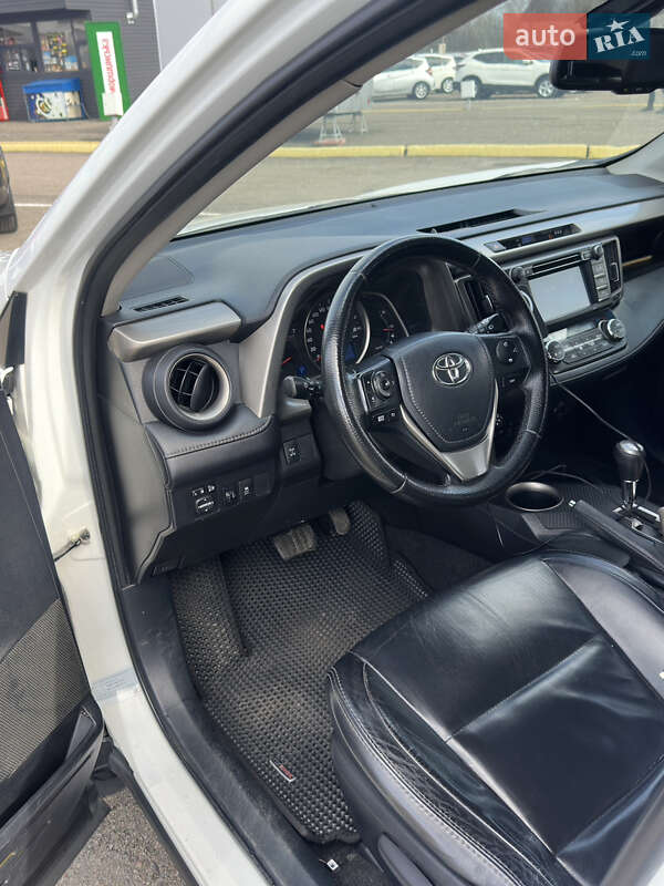 Внедорожник / Кроссовер Toyota RAV4 2014 в Киеве
