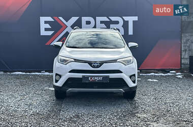 Внедорожник / Кроссовер Toyota RAV4 2017 в 