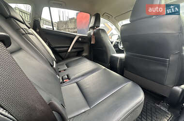 Внедорожник / Кроссовер Toyota RAV4 2017 в 