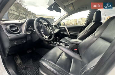 Внедорожник / Кроссовер Toyota RAV4 2017 в 