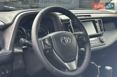 Внедорожник / Кроссовер Toyota RAV4 2017 в 