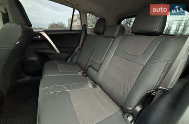 Позашляховик / Кросовер Toyota RAV4 2015 в 