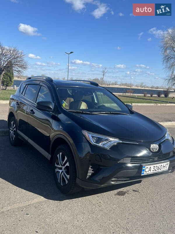 Позашляховик / Кросовер Toyota RAV4 2017 в Черкасах