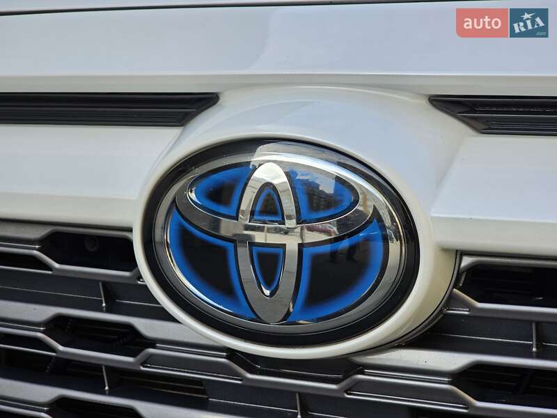 Внедорожник / Кроссовер Toyota RAV4 2019 в Киеве