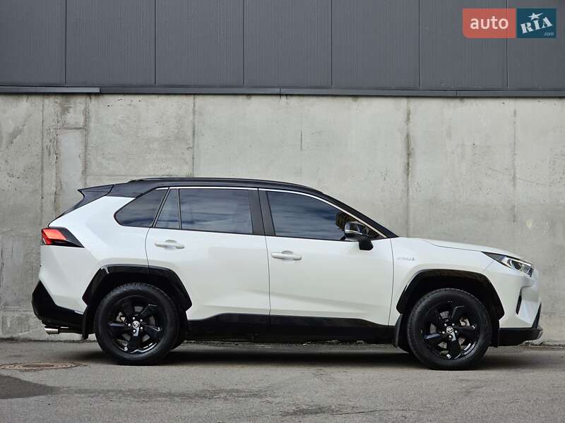 Внедорожник / Кроссовер Toyota RAV4 2019 в Киеве