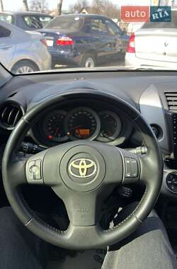 Позашляховик / Кросовер Toyota RAV4 2010 в 