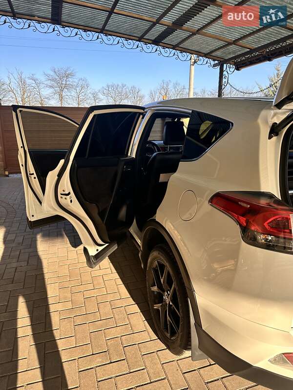 Внедорожник / Кроссовер Toyota RAV4 2018 в Одессе