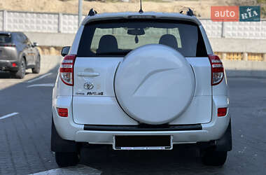Внедорожник / Кроссовер Toyota RAV4 2011 в 
