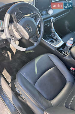 Внедорожник / Кроссовер Toyota RAV4 2021 в 