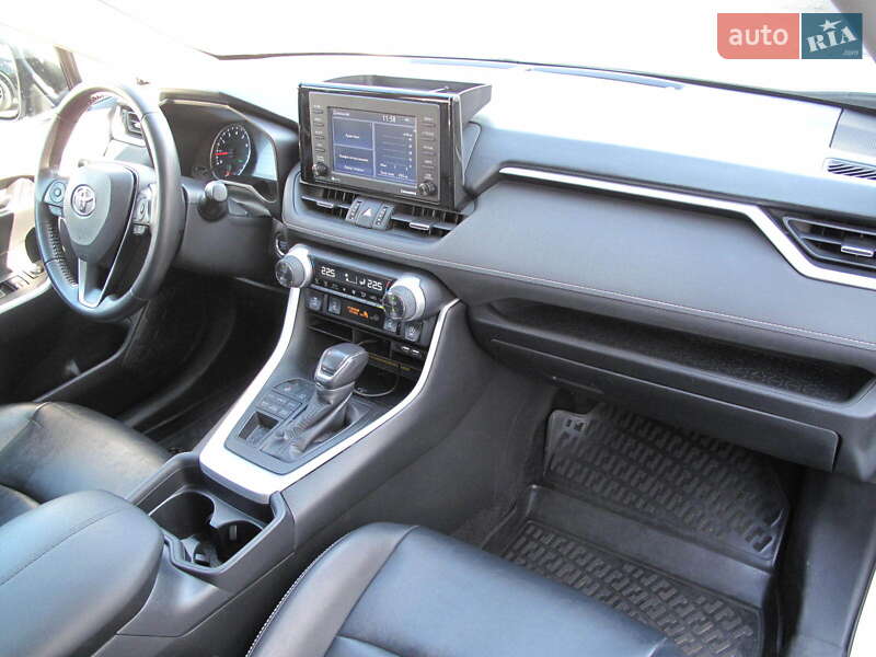 Позашляховик / Кросовер Toyota RAV4 2019 в Києві
