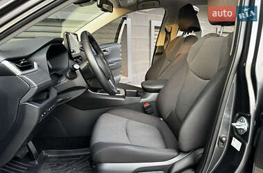 Позашляховик / Кросовер Toyota RAV4 2023 в 