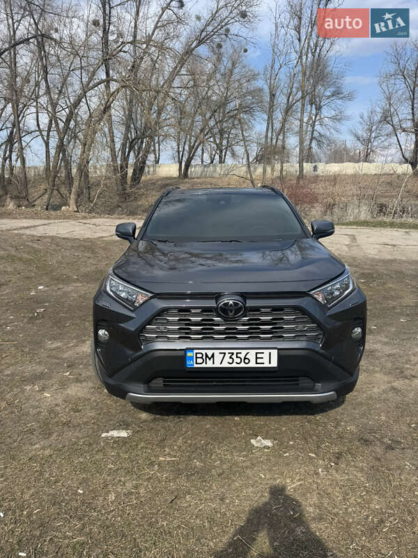 Позашляховик / Кросовер Toyota RAV4 2020 в Сумах