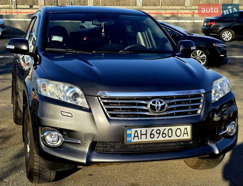 Внедорожник / Кроссовер Toyota RAV4 2012 в 