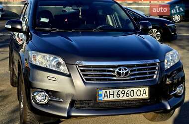 Внедорожник / Кроссовер Toyota RAV4 2012 в 