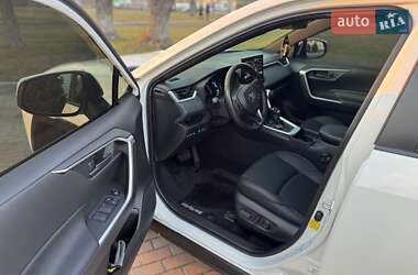 Внедорожник / Кроссовер Toyota RAV4 2021 в 