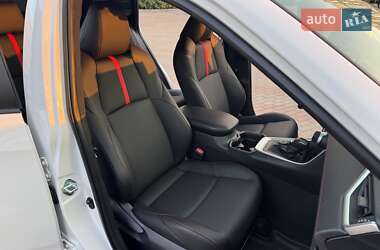 Внедорожник / Кроссовер Toyota RAV4 2021 в 