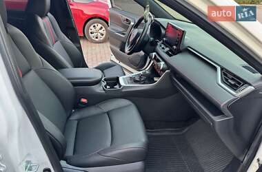 Внедорожник / Кроссовер Toyota RAV4 2021 в 