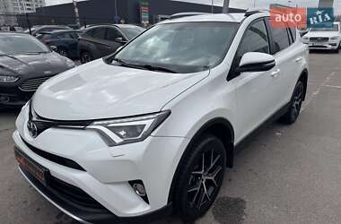 Позашляховик / Кросовер Toyota RAV4 2016 в 