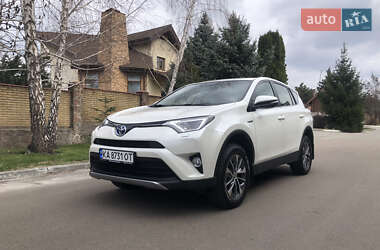 Внедорожник / Кроссовер Toyota RAV4 2018 в 