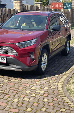 Позашляховик / Кросовер Toyota RAV4 2019 в 