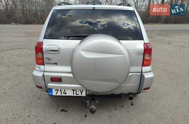 Позашляховик / Кросовер Toyota RAV4 2002 в 