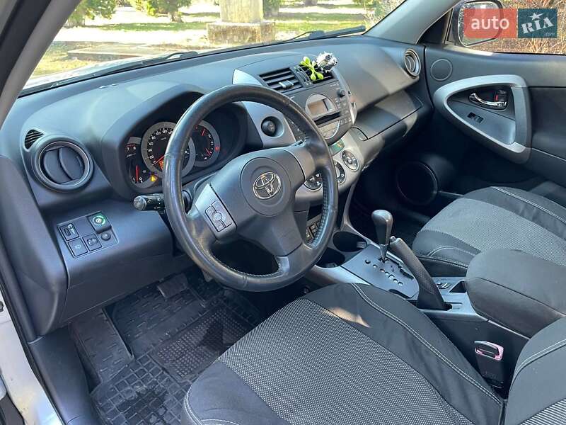 Внедорожник / Кроссовер Toyota RAV4 2007 в Киеве