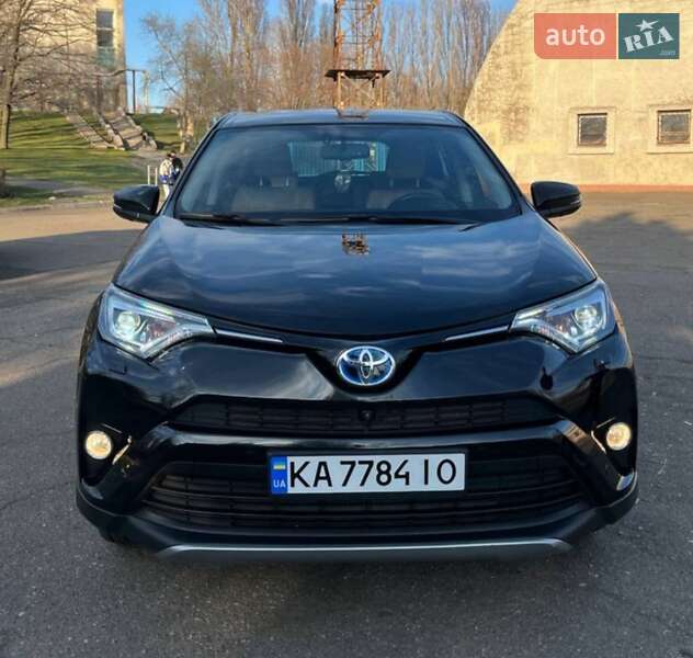 Позашляховик / Кросовер Toyota RAV4 2017 в Южноукраїнську
