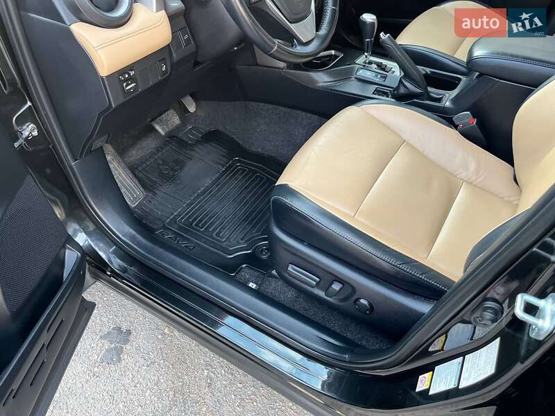 Позашляховик / Кросовер Toyota RAV4 2017 в Южноукраїнську