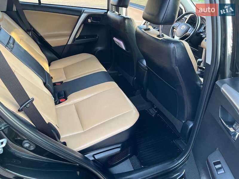 Позашляховик / Кросовер Toyota RAV4 2017 в Южноукраїнську