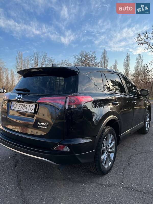 Позашляховик / Кросовер Toyota RAV4 2017 в Южноукраїнську