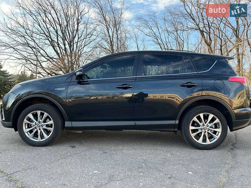 Позашляховик / Кросовер Toyota RAV4 2017 в Южноукраїнську