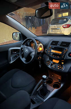 Внедорожник / Кроссовер Toyota RAV4 2009 в 