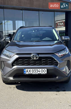 Внедорожник / Кроссовер Toyota RAV4 2019 в 