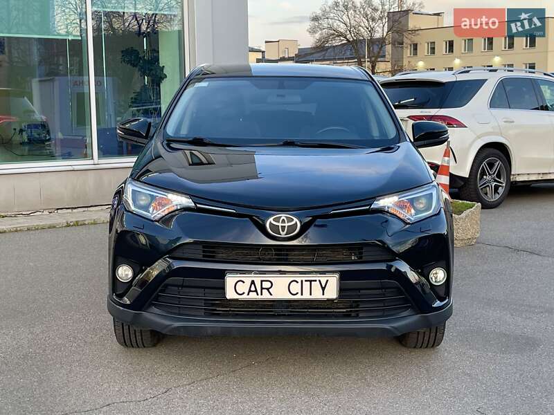 Позашляховик / Кросовер Toyota RAV4 2017 в Києві