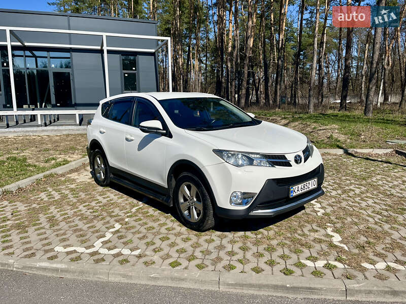 Внедорожник / Кроссовер Toyota RAV4 2015 в 