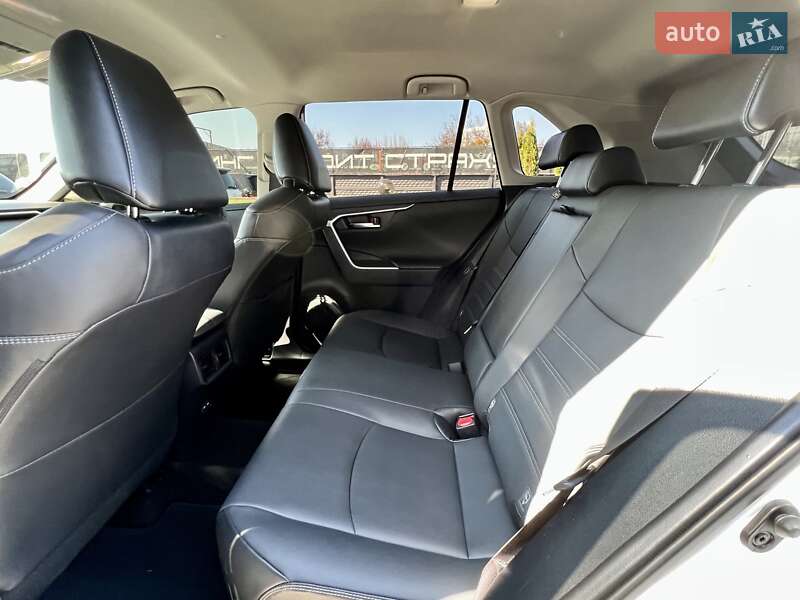 Внедорожник / Кроссовер Toyota RAV4 2023 в Киеве