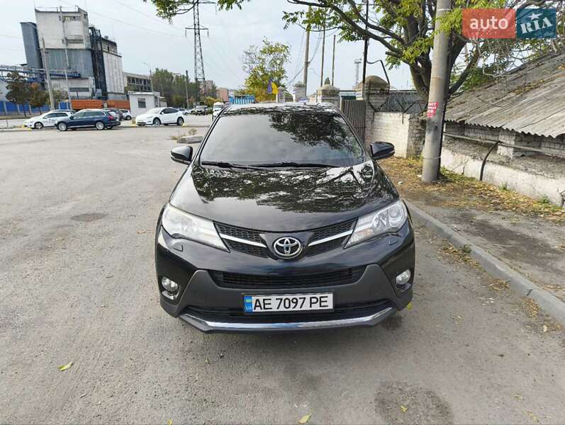 Внедорожник / Кроссовер Toyota RAV4 2015 в Днепре