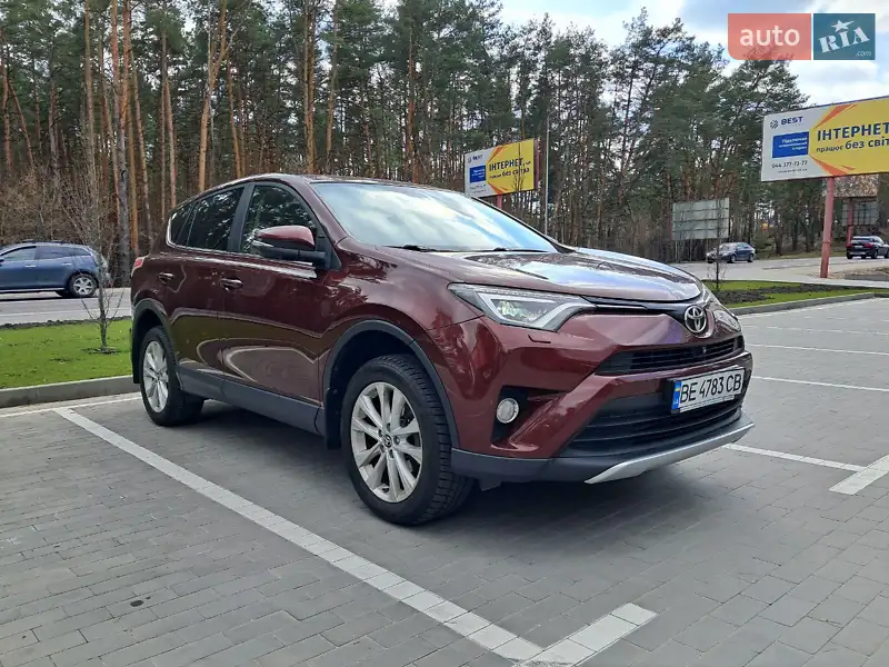 Внедорожник / Кроссовер Toyota RAV4 2015 в 