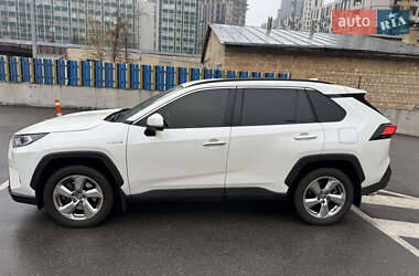 Внедорожник / Кроссовер Toyota RAV4 2020 в Киеве
