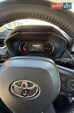 Позашляховик / Кросовер Toyota RAV4 2022 в 