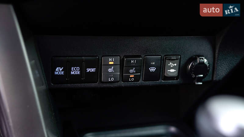 Внедорожник / Кроссовер Toyota RAV4 2017 в Львове