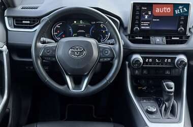 Позашляховик / Кросовер Toyota RAV4 2021 в 