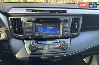 Позашляховик / Кросовер Toyota RAV4 2015 в 