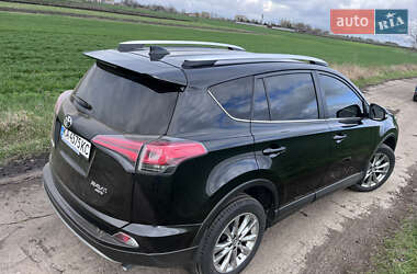 Позашляховик / Кросовер Toyota RAV4 2017 в 
