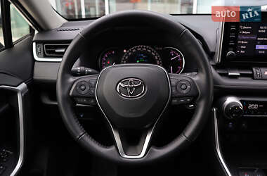 Внедорожник / Кроссовер Toyota RAV4 2020 в 